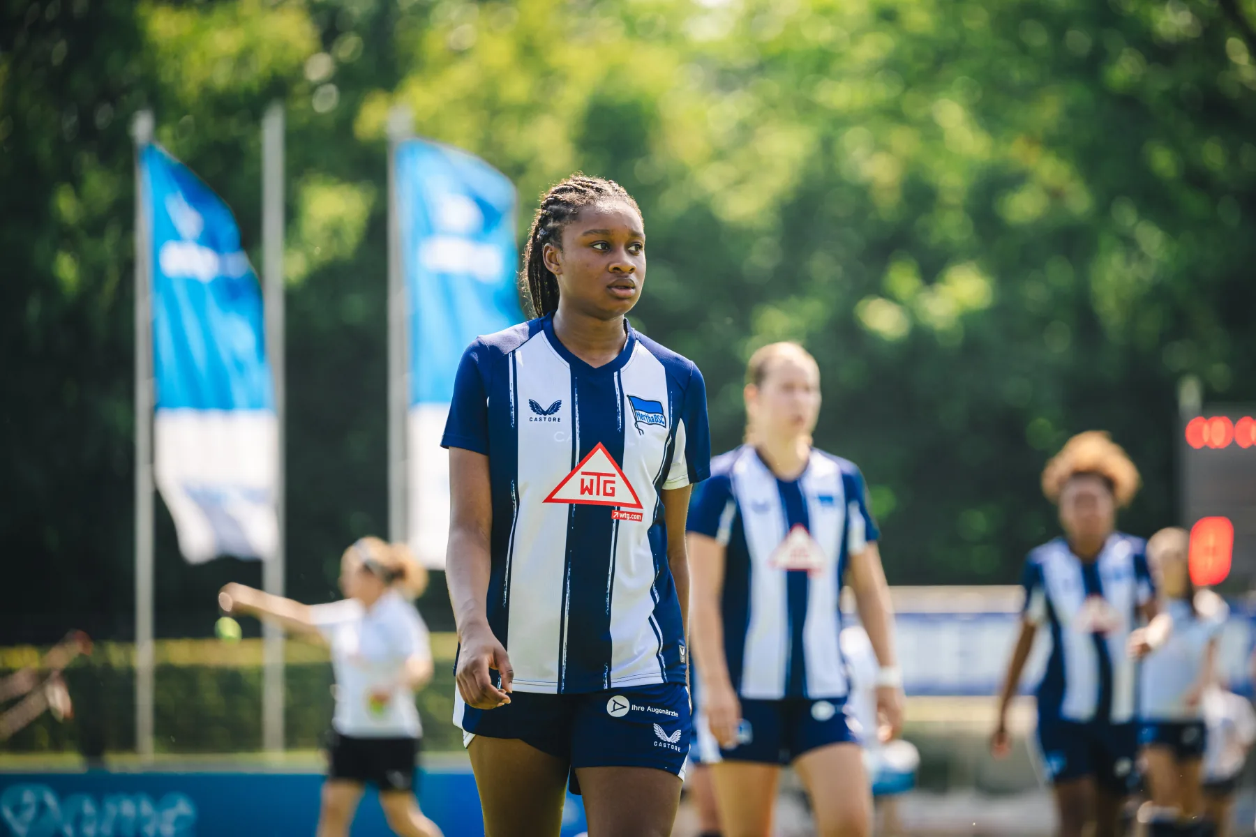 Spielerin der Hertha BSC Frauen vor dem Anpfiff
